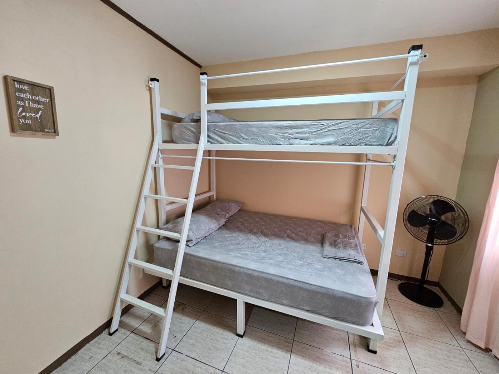 Hostel La Cali Inn Сан-Хосе Экстерьер фото