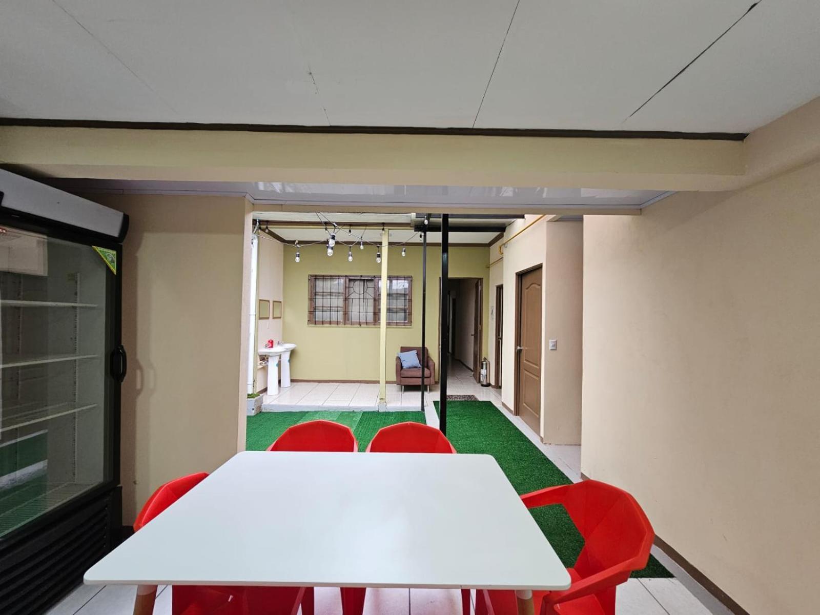Hostel La Cali Inn Сан-Хосе Экстерьер фото